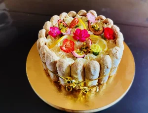 Charlotte aux fraises et aux fruits par Les pâtisseries de Su, Pâtissière en Ille-et-Vilaine.