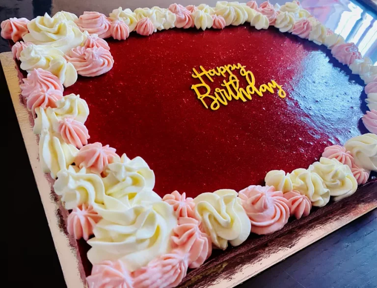 Realisation_coulis_de_fraise_gateau_pour_un_anniversaire