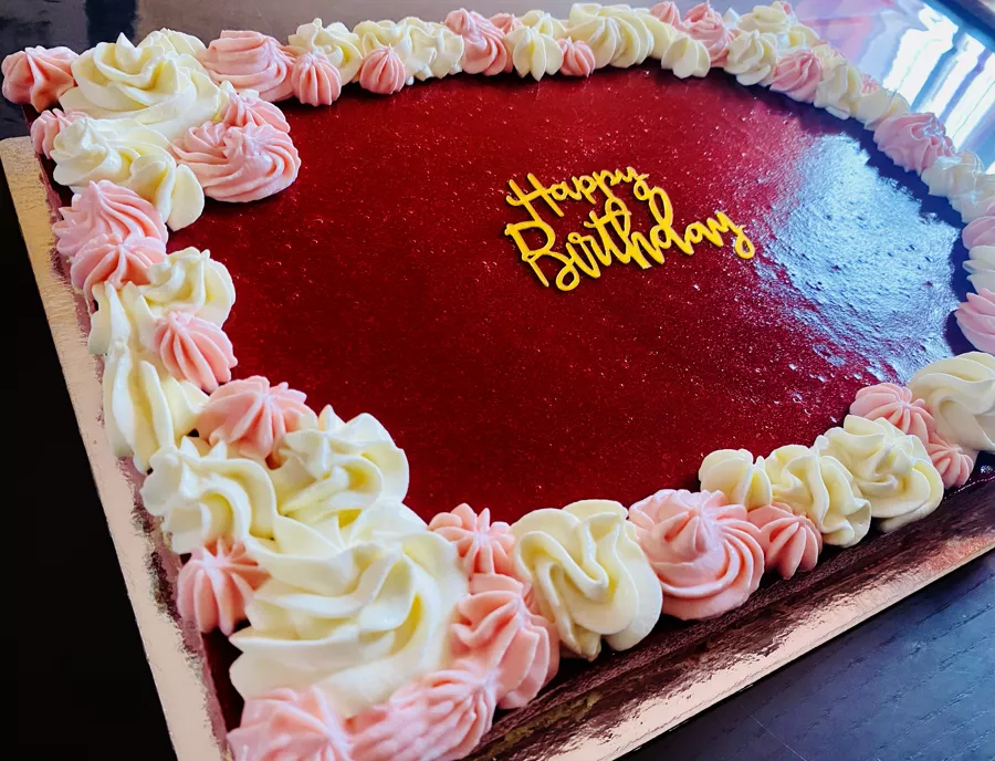 Realisation_coulis_de_fraise_gateau_pour_un_anniversaire