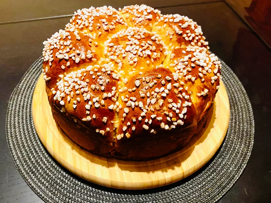 Recette et astuce pour une brioche gonflée, légère et filante par Les pâtisseries de Su, pâtissière en Ille-et-vilaine.